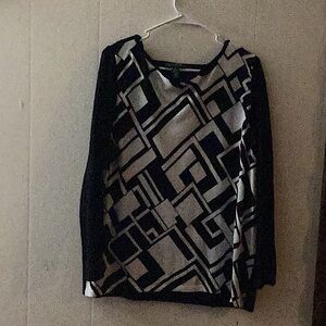Two toned black and white cozy sweater. Great condition. Size xl